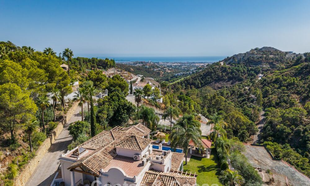Élégante villa andalouse avec vues panoramiques sur la mer à vendre à El Madroñal, Benahavís - Marbella 793863