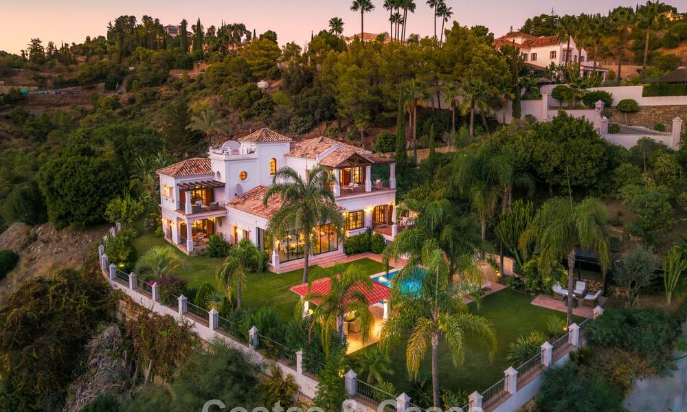 Élégante villa andalouse avec vues panoramiques sur la mer à vendre à El Madroñal, Benahavís - Marbella 793866