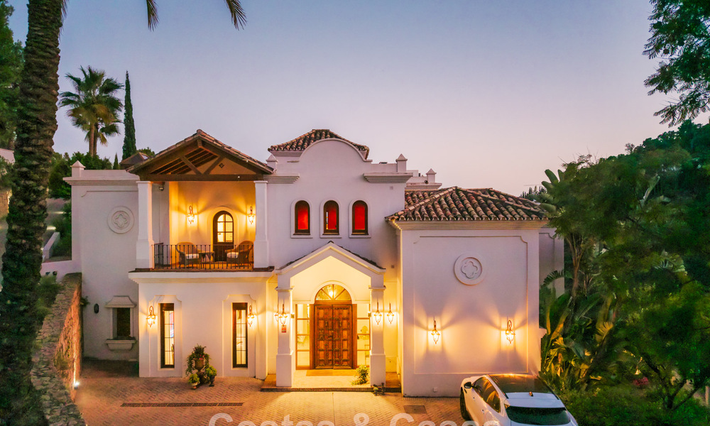 Élégante villa andalouse avec vues panoramiques sur la mer à vendre à El Madroñal, Benahavís - Marbella 793867