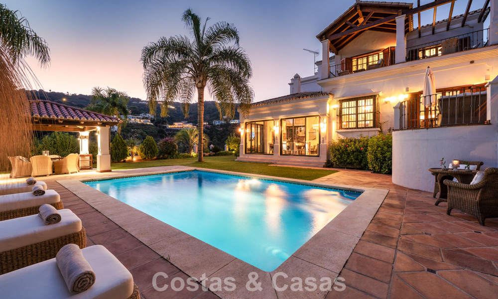 Élégante villa andalouse avec vues panoramiques sur la mer à vendre à El Madroñal, Benahavís - Marbella 793871