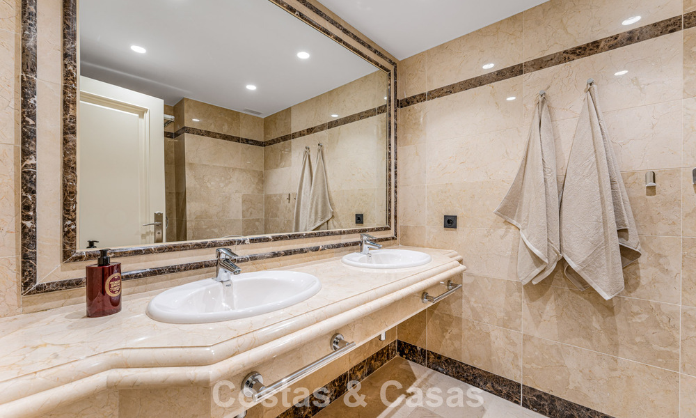 Élégant appartement en rez-de-chaussée avec jardin privé à vendre à Sierra Blanca, Marbella 793880