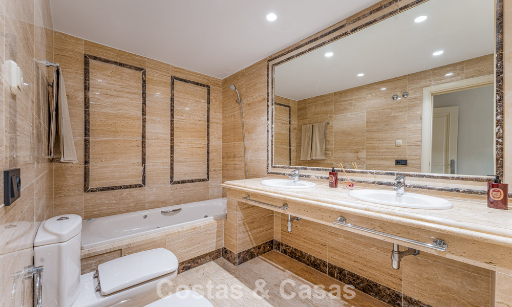 Élégant appartement en rez-de-chaussée avec jardin privé à vendre à Sierra Blanca, Marbella 793884