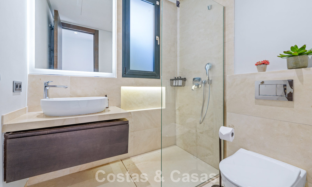 Villa de luxe exclusive au design moderniste à vendre dans la Vallée du Golf de Nueva Andalucía, Marbella 793914