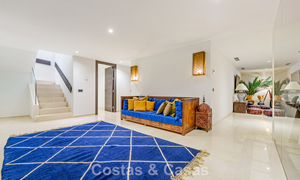 Villa de luxe exclusive au design moderniste à vendre dans la Vallée du Golf de Nueva Andalucía, Marbella 793920