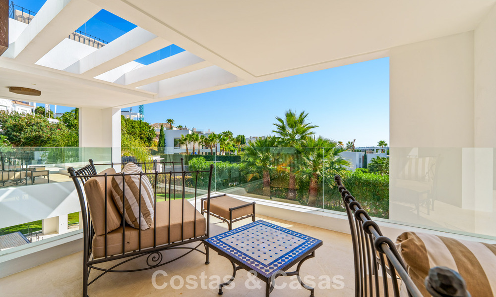 Villa de luxe exclusive au design moderniste à vendre dans la Vallée du Golf de Nueva Andalucía, Marbella 793932