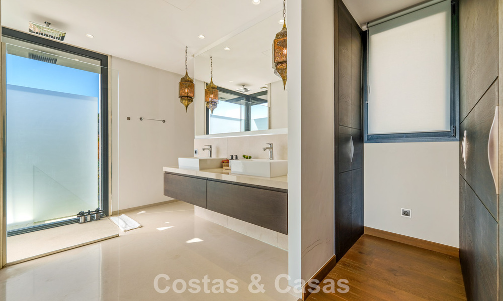 Villa de luxe exclusive au design moderniste à vendre dans la Vallée du Golf de Nueva Andalucía, Marbella 793933