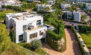 Villa de luxe exclusive au design moderniste à vendre dans la Vallée du Golf de Nueva Andalucía, Marbella 793965 