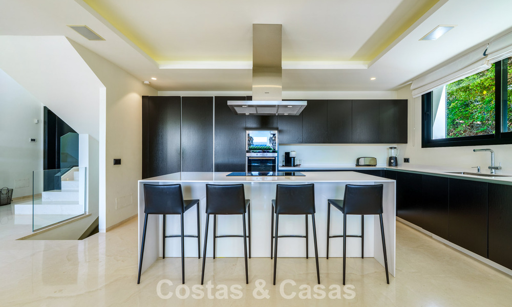 Villa de luxe au style contemporain à vendre dans une communauté privée et sécurisée de Nueva Andalucía, Marbella 793970