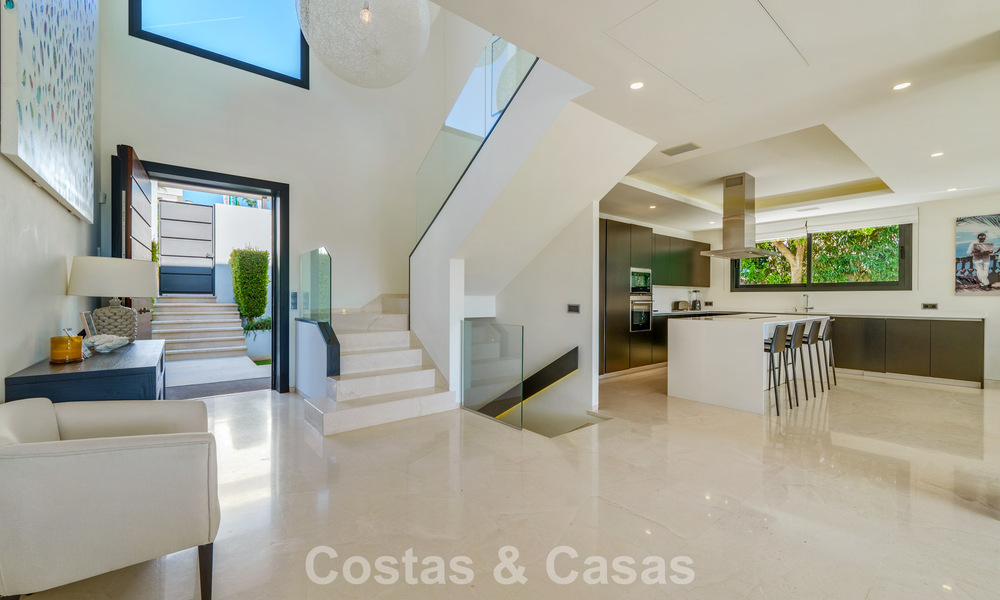Villa de luxe au style contemporain à vendre dans une communauté privée et sécurisée de Nueva Andalucía, Marbella 793974