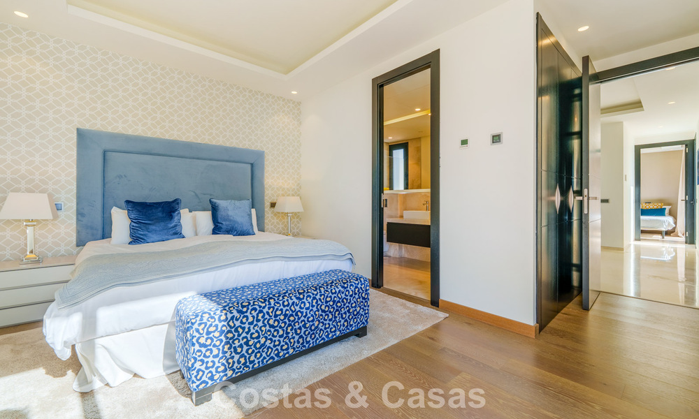Villa de luxe au style contemporain à vendre dans une communauté privée et sécurisée de Nueva Andalucía, Marbella 793984