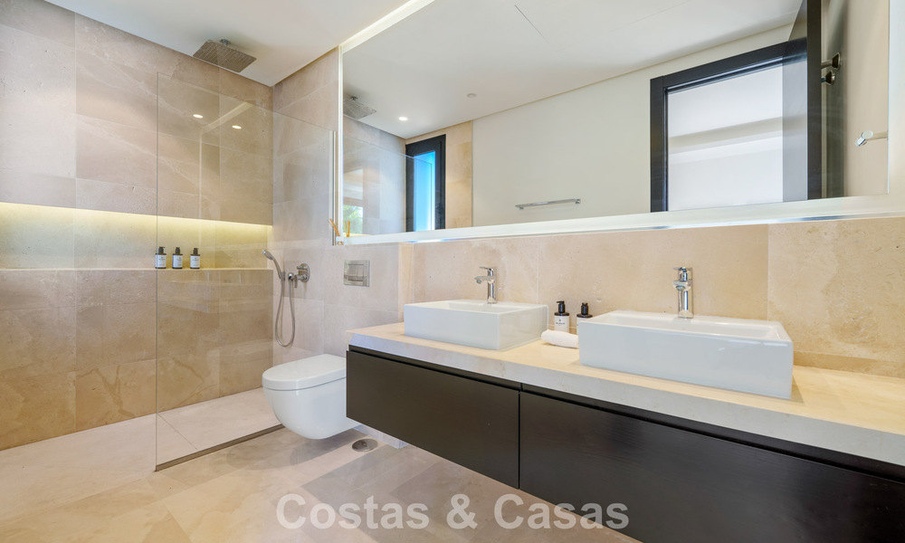 Villa de luxe au style contemporain à vendre dans une communauté privée et sécurisée de Nueva Andalucía, Marbella 793985