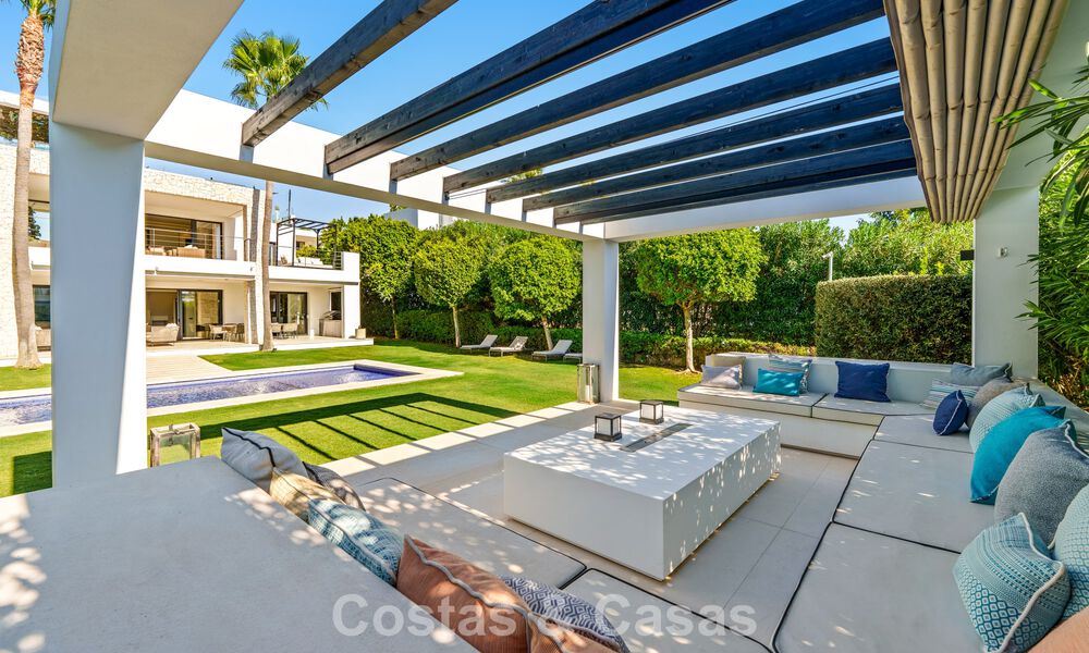 Villa de luxe au style contemporain à vendre dans une communauté privée et sécurisée de Nueva Andalucía, Marbella 793994