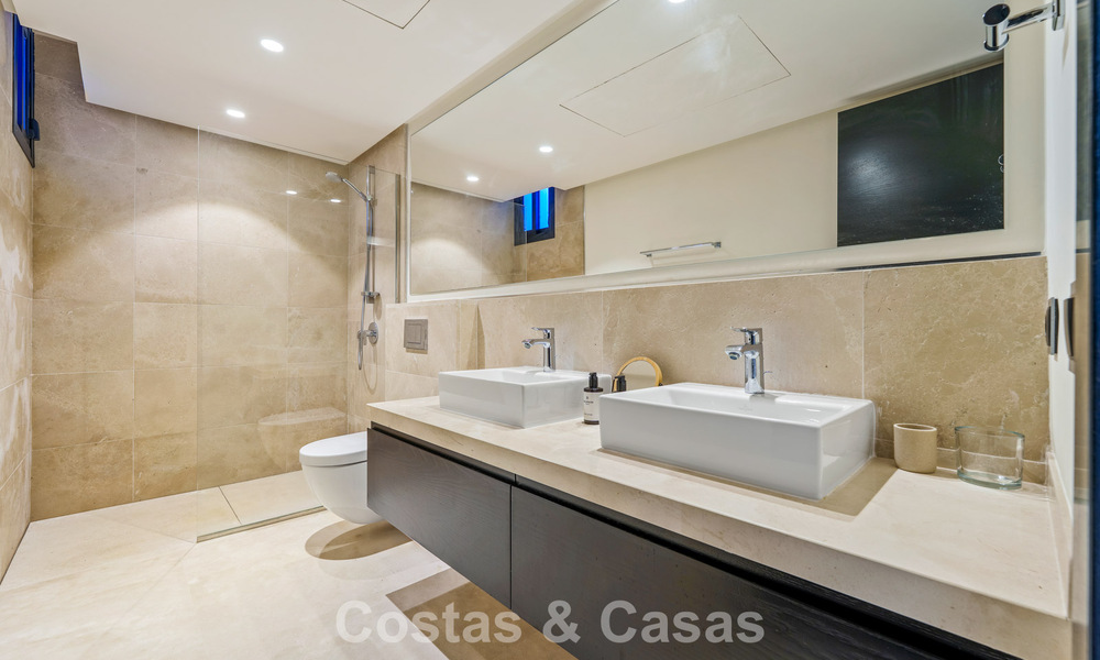 Villa de luxe au style contemporain à vendre dans une communauté privée et sécurisée de Nueva Andalucía, Marbella 793996