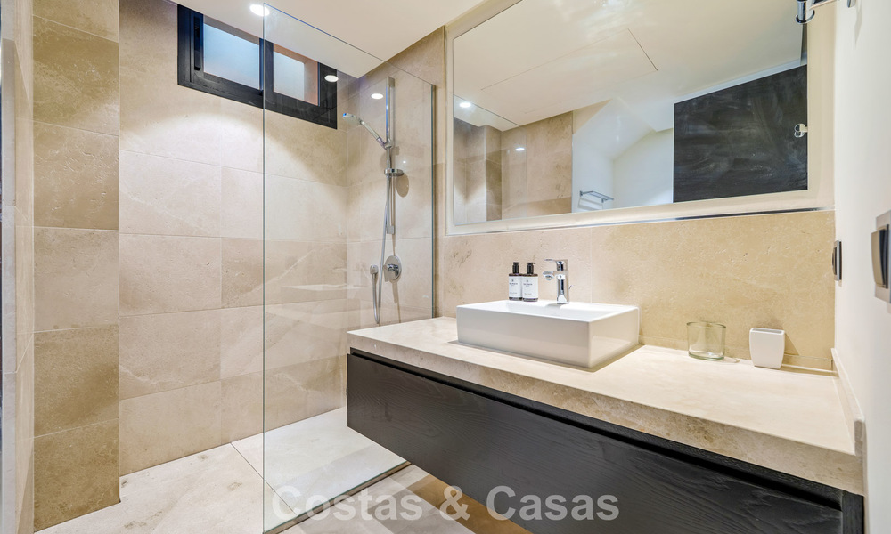 Villa de luxe au style contemporain à vendre dans une communauté privée et sécurisée de Nueva Andalucía, Marbella 793998