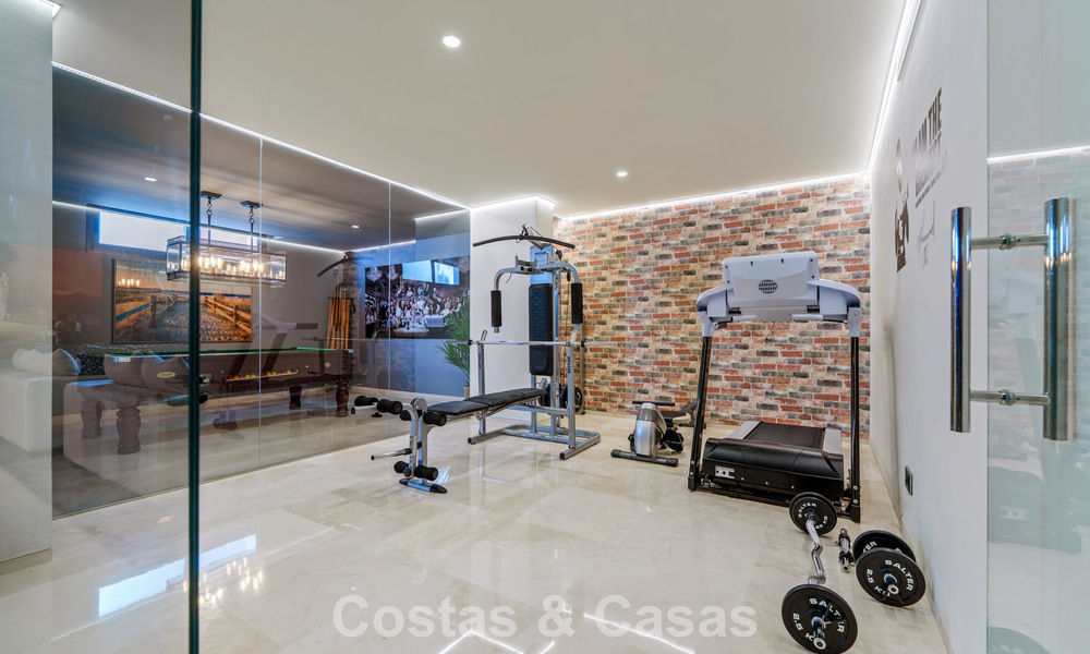 Villa de luxe au style contemporain à vendre dans une communauté privée et sécurisée de Nueva Andalucía, Marbella 794000