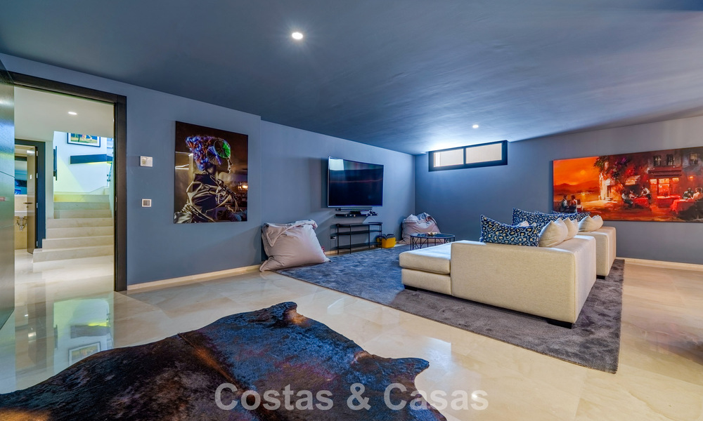 Villa de luxe au style contemporain à vendre dans une communauté privée et sécurisée de Nueva Andalucía, Marbella 794001