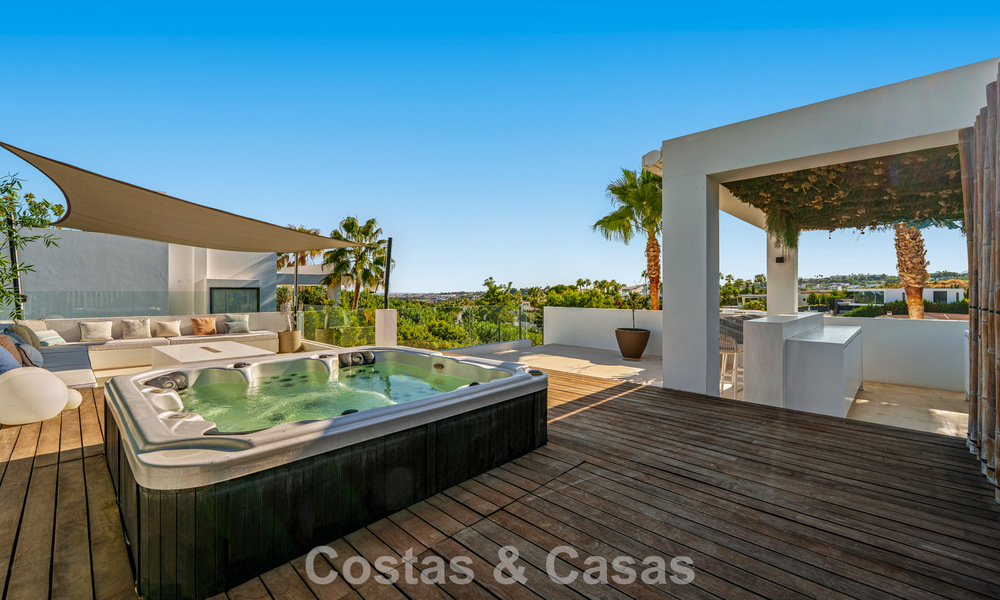 Villa de luxe au style contemporain à vendre dans une communauté privée et sécurisée de Nueva Andalucía, Marbella 794006