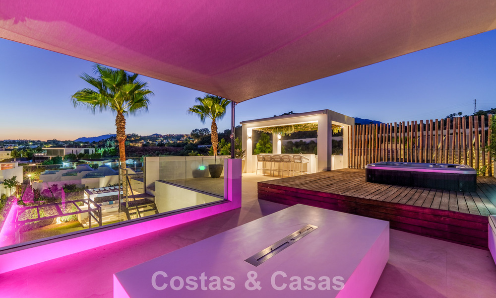 Villa de luxe au style contemporain à vendre dans une communauté privée et sécurisée de Nueva Andalucía, Marbella 794018