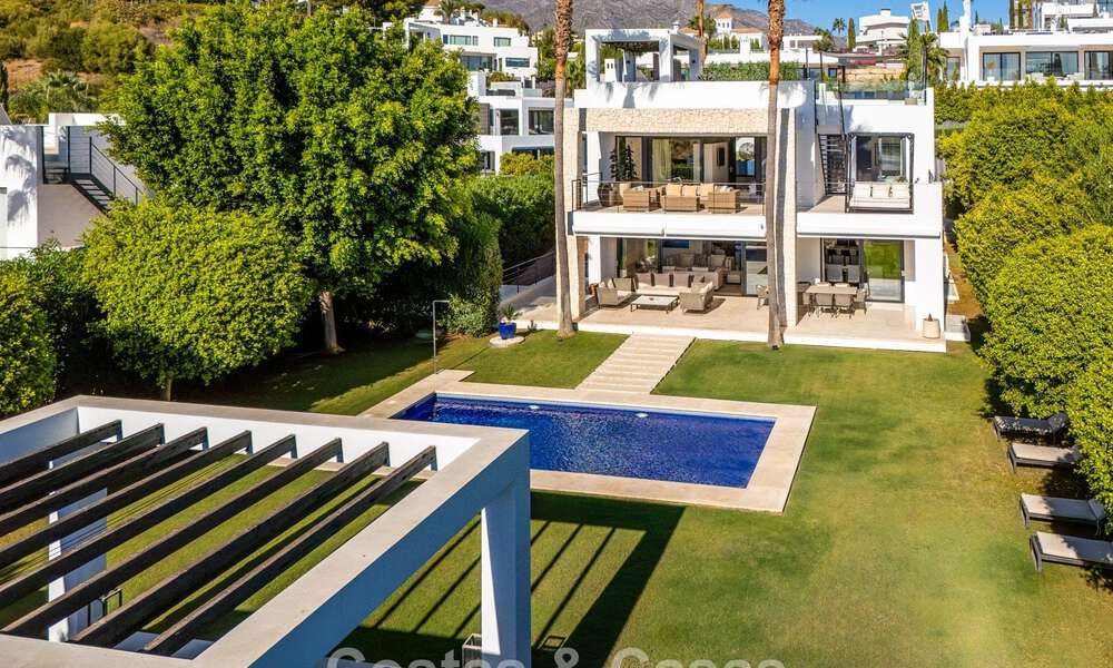 Villa de luxe au style contemporain à vendre dans une communauté privée et sécurisée de Nueva Andalucía, Marbella 794019