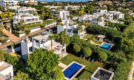 Villa de luxe au style contemporain à vendre dans une communauté privée et sécurisée de Nueva Andalucía, Marbella 794020