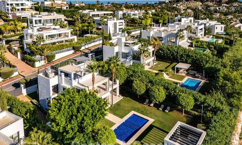 Villa de luxe au style contemporain à vendre dans une communauté privée et sécurisée de Nueva Andalucía, Marbella 794020