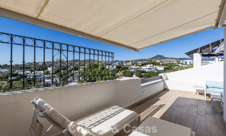 Penthouse rénové de 3 chambres à coucher dans une résidence sécurisée avec vue sur la mer et le golf à Marbella - Benahavis 793295 