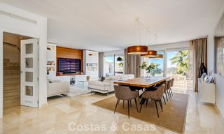 Penthouse rénové de 3 chambres à coucher dans une résidence sécurisée avec vue sur la mer et le golf à Marbella - Benahavis 793300 