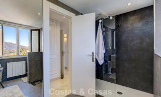 Penthouse rénové de 3 chambres à coucher dans une résidence sécurisée avec vue sur la mer et le golf à Marbella - Benahavis 793330 