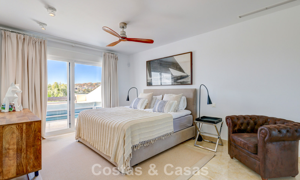 Penthouse rénové de 3 chambres à coucher dans une résidence sécurisée avec vue sur la mer et le golf à Marbella - Benahavis 793333