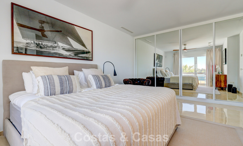 Penthouse rénové de 3 chambres à coucher dans une résidence sécurisée avec vue sur la mer et le golf à Marbella - Benahavis 793336
