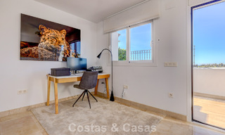 Penthouse rénové de 3 chambres à coucher dans une résidence sécurisée avec vue sur la mer et le golf à Marbella - Benahavis 793337 