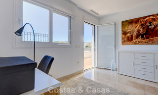 Penthouse rénové de 3 chambres à coucher dans une résidence sécurisée avec vue sur la mer et le golf à Marbella - Benahavis 793338 