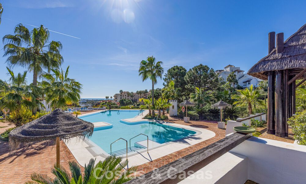 Penthouse rénové de 3 chambres à coucher dans une résidence sécurisée avec vue sur la mer et le golf à Marbella - Benahavis 793346