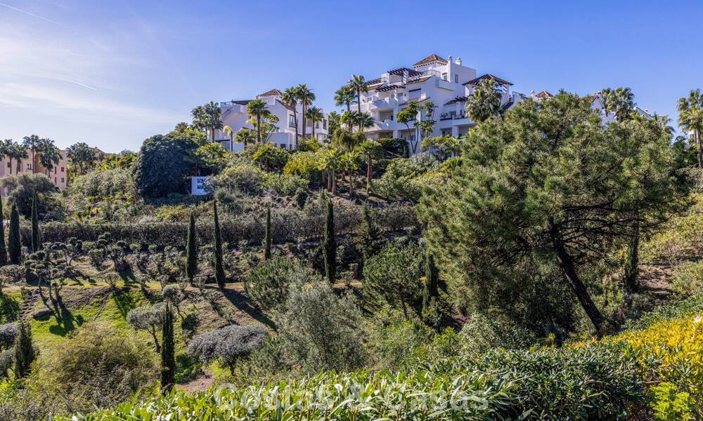 Penthouse rénové de 3 chambres à coucher dans une résidence sécurisée avec vue sur la mer et le golf à Marbella - Benahavis 793350