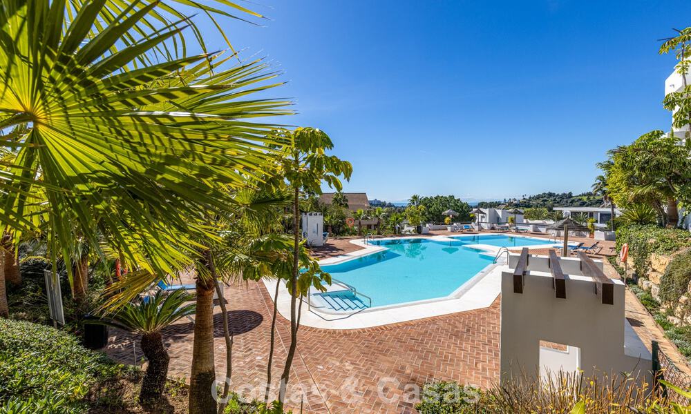 Penthouse rénové de 3 chambres à coucher dans une résidence sécurisée avec vue sur la mer et le golf à Marbella - Benahavis 793351