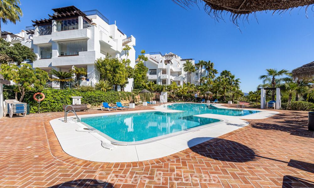 Penthouse rénové de 3 chambres à coucher dans une résidence sécurisée avec vue sur la mer et le golf à Marbella - Benahavis 793352