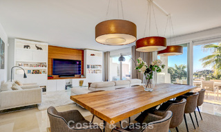 Penthouse rénové de 3 chambres à coucher dans une résidence sécurisée avec vue sur la mer et le golf à Marbella - Benahavis 793775 