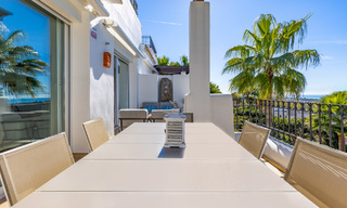 Penthouse rénové de 3 chambres à coucher dans une résidence sécurisée avec vue sur la mer et le golf à Marbella - Benahavis 793780 