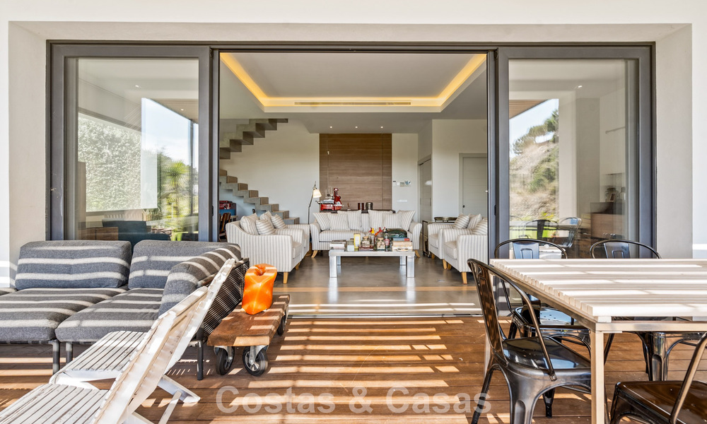 Spacieuse villa moderne avec maison d’amis indépendante à vendre à El Madroñal, Benahavís - Marbella 794040