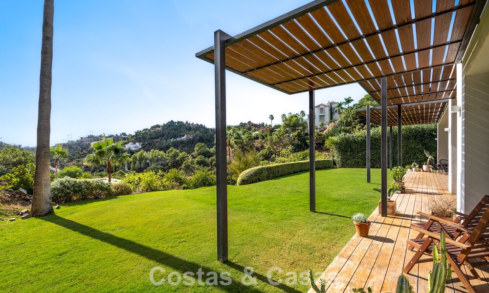 Spacieuse villa moderne avec maison d’amis indépendante à vendre à El Madroñal, Benahavís - Marbella 794045