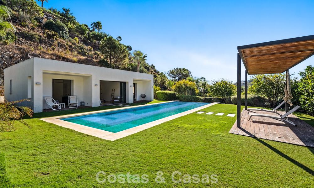 Spacieuse villa moderne avec maison d’amis indépendante à vendre à El Madroñal, Benahavís - Marbella 794055