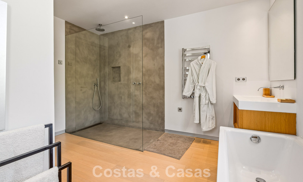 Spacieuse villa moderne avec maison d’amis indépendante à vendre à El Madroñal, Benahavís - Marbella 794062