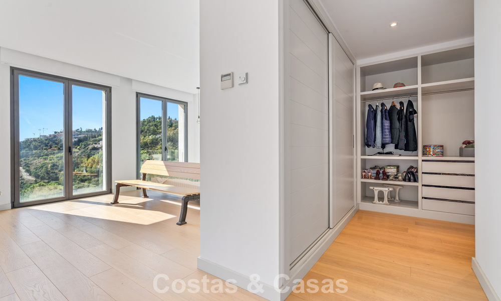 Spacieuse villa moderne avec maison d’amis indépendante à vendre à El Madroñal, Benahavís - Marbella 794063
