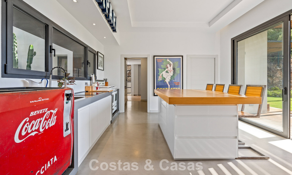 Spacieuse villa moderne avec maison d’amis indépendante à vendre à El Madroñal, Benahavís - Marbella 794069