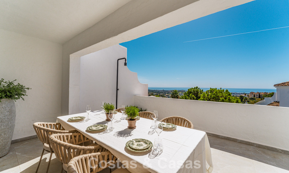 Appartement duplex prêt à emménager, luxueusement rénové, à vendre dans les collines de Marbella - Benahavís 794090