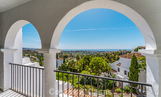 Appartement duplex prêt à emménager, luxueusement rénové, à vendre dans les collines de Marbella - Benahavís 794094 