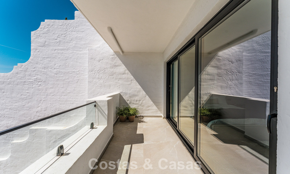 Appartement duplex prêt à emménager, luxueusement rénové, à vendre dans les collines de Marbella - Benahavís 794097