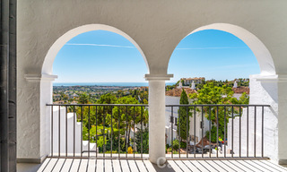 Appartement duplex prêt à emménager, luxueusement rénové, à vendre dans les collines de Marbella - Benahavís 794104 