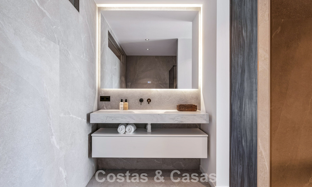 Appartement duplex prêt à emménager, luxueusement rénové, à vendre dans les collines de Marbella - Benahavís 794110