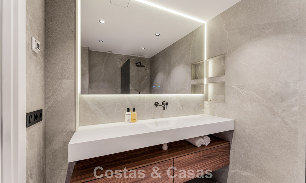 Appartement duplex prêt à emménager, luxueusement rénové, à vendre dans les collines de Marbella - Benahavís 794111
